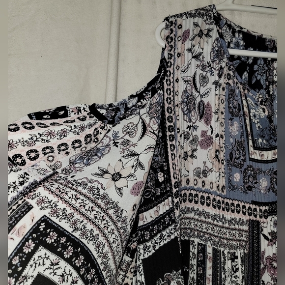 Cato black, white & pink cold shoulder blouse - Picture 4 of 11